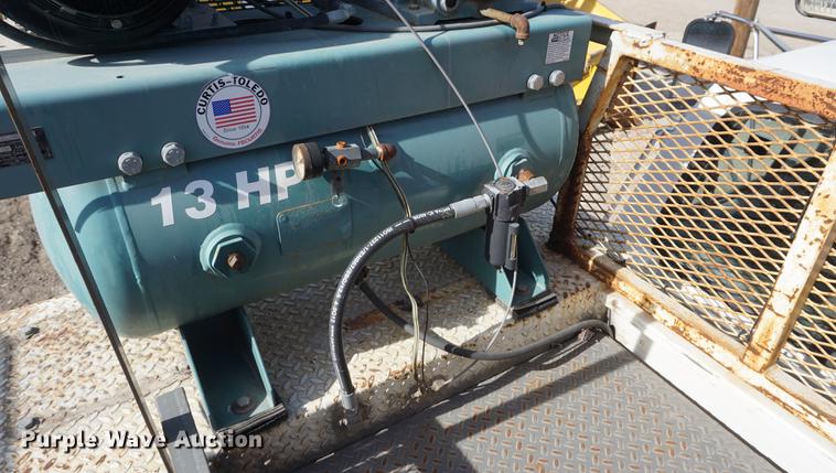 image for item DF1553 1998 Ford F700 service truck with crane