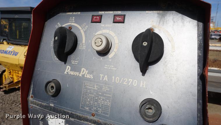 image for item DF1553 1998 Ford F700 service truck with crane