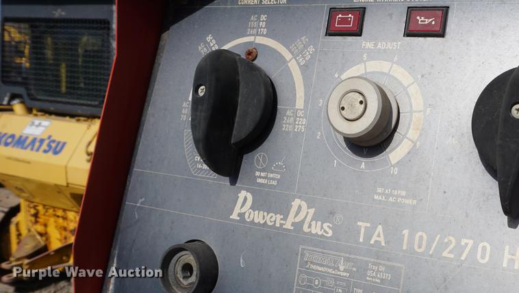 image for item DF1553 1998 Ford F700 service truck with crane