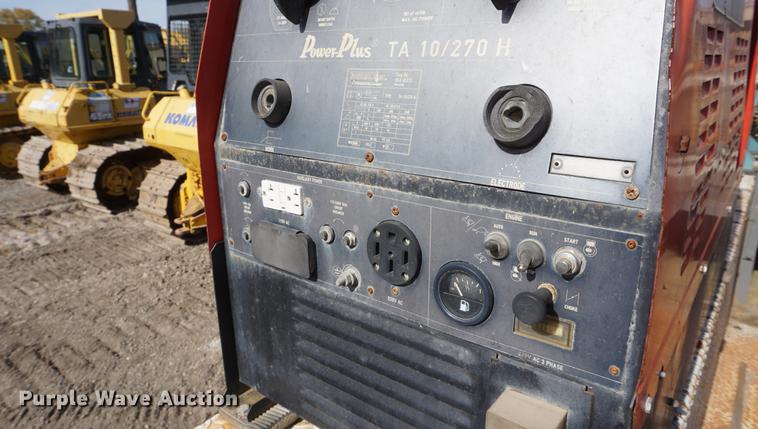 image for item DF1553 1998 Ford F700 service truck with crane