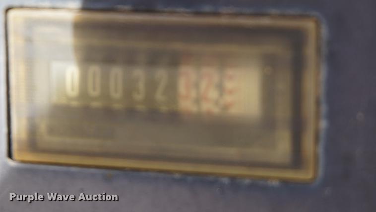 image for item DF1553 1998 Ford F700 service truck with crane