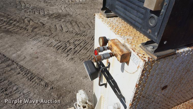 image for item DF1553 1998 Ford F700 service truck with crane