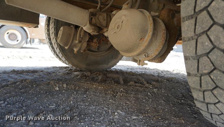 image for item DF1553 1998 Ford F700 service truck with crane