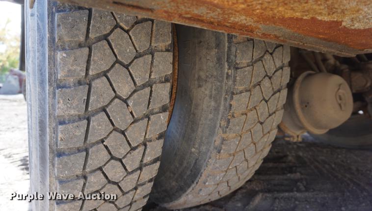 image for item DF1553 1998 Ford F700 service truck with crane