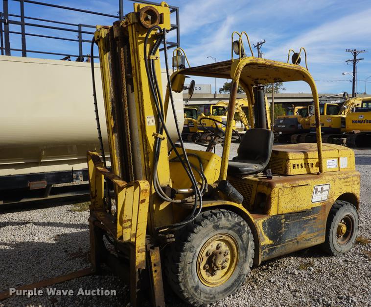 Hyster H70 forklift in Kansas City, KS Item DF1554 sold Purple Wave