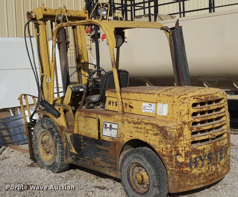 Hyster H70 forklift in Kansas City, KS Item DF1554 sold Purple Wave