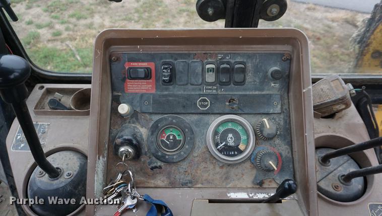 image for item DF1561 1998 John Deere 310E backhoe