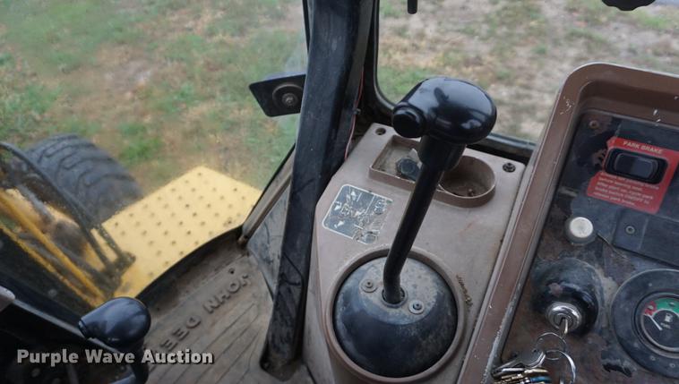 image for item DF1561 1998 John Deere 310E backhoe