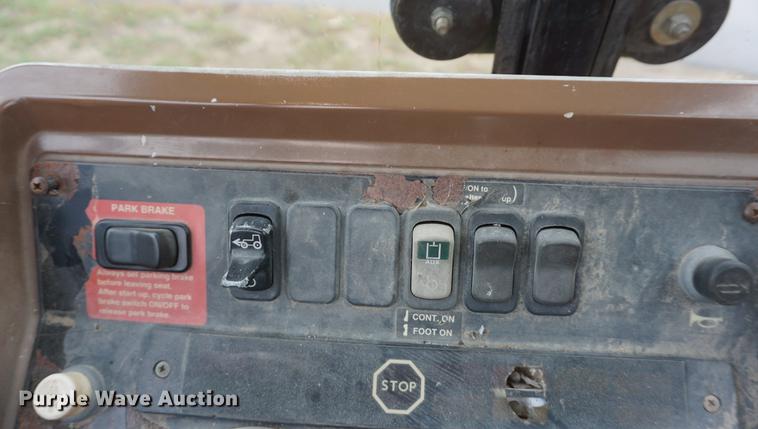 image for item DF1561 1998 John Deere 310E backhoe