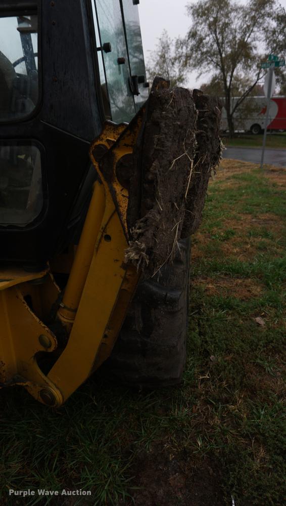 image for item DF1561 1998 John Deere 310E backhoe