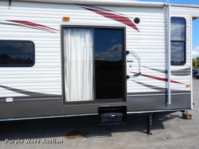 image for item DF2000 2011 Keystone Retreat camper