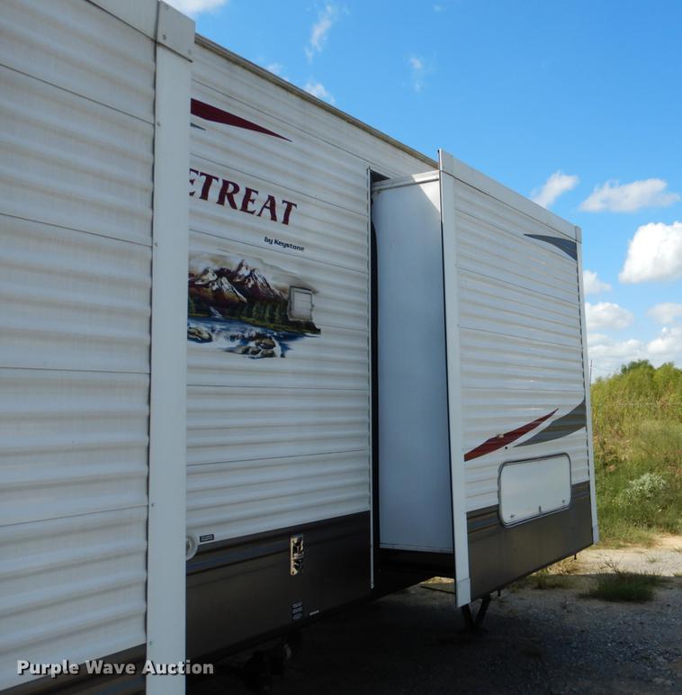 image for item DF2000 2011 Keystone Retreat camper