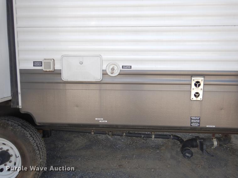 image for item DF2000 2011 Keystone Retreat camper