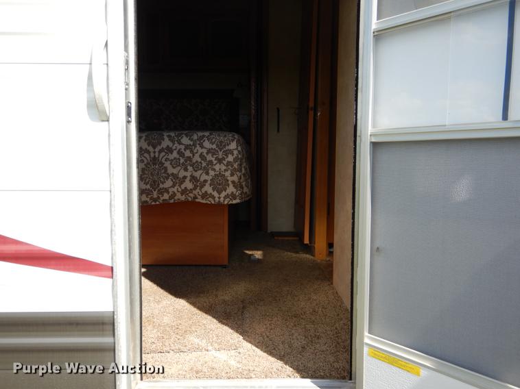 image for item DF2000 2011 Keystone Retreat camper