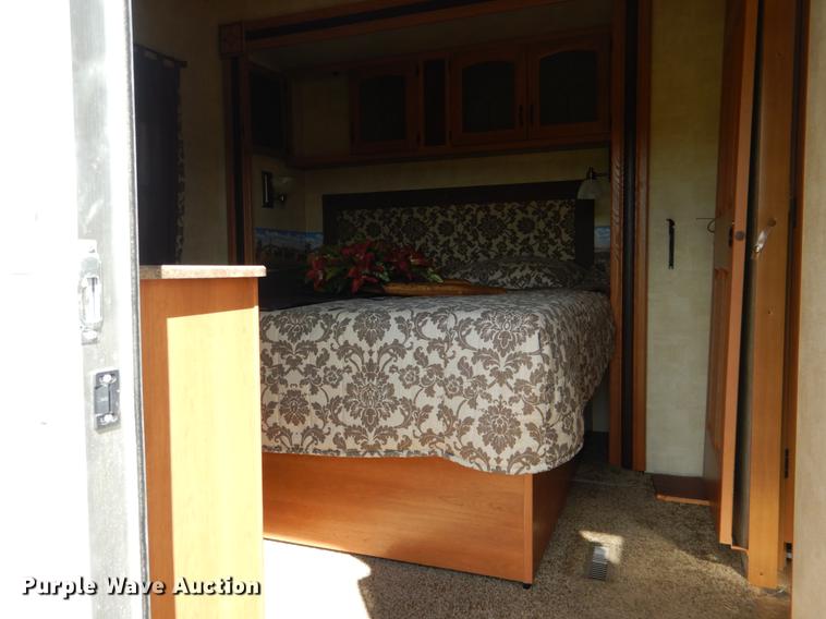 image for item DF2000 2011 Keystone Retreat camper