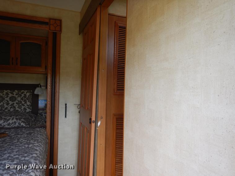 image for item DF2000 2011 Keystone Retreat camper