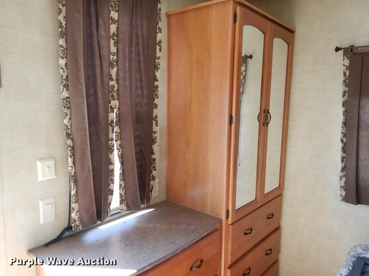 image for item DF2000 2011 Keystone Retreat camper