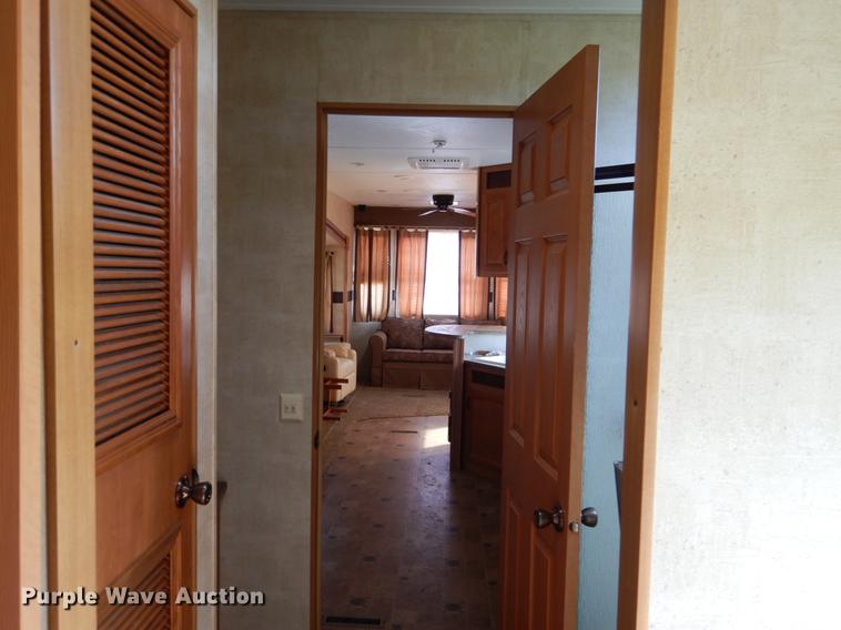 image for item DF2000 2011 Keystone Retreat camper