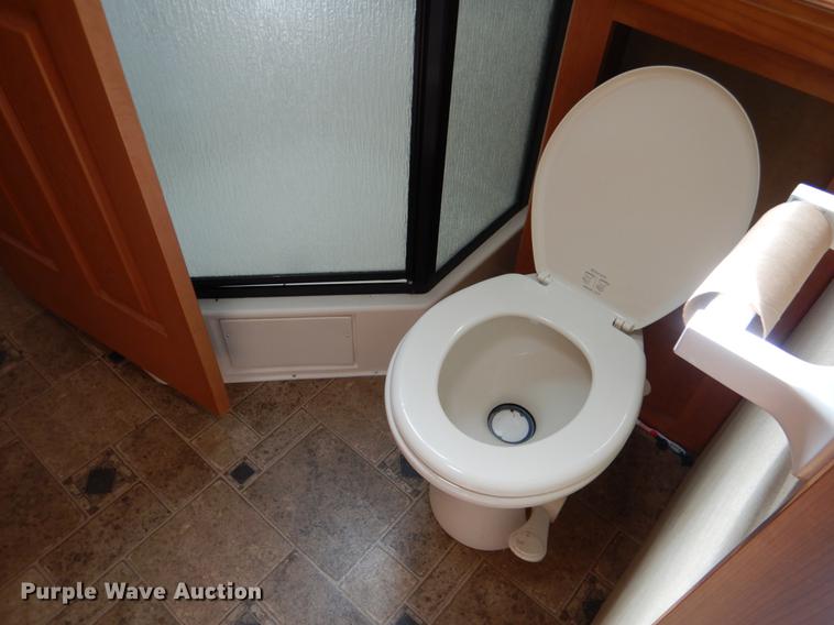 image for item DF2000 2011 Keystone Retreat camper