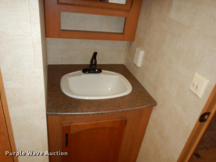 image for item DF2000 2011 Keystone Retreat camper