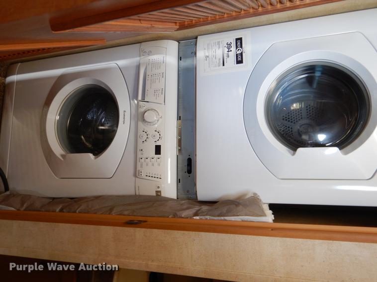 image for item DF2000 2011 Keystone Retreat camper