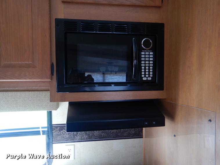 image for item DF2000 2011 Keystone Retreat camper