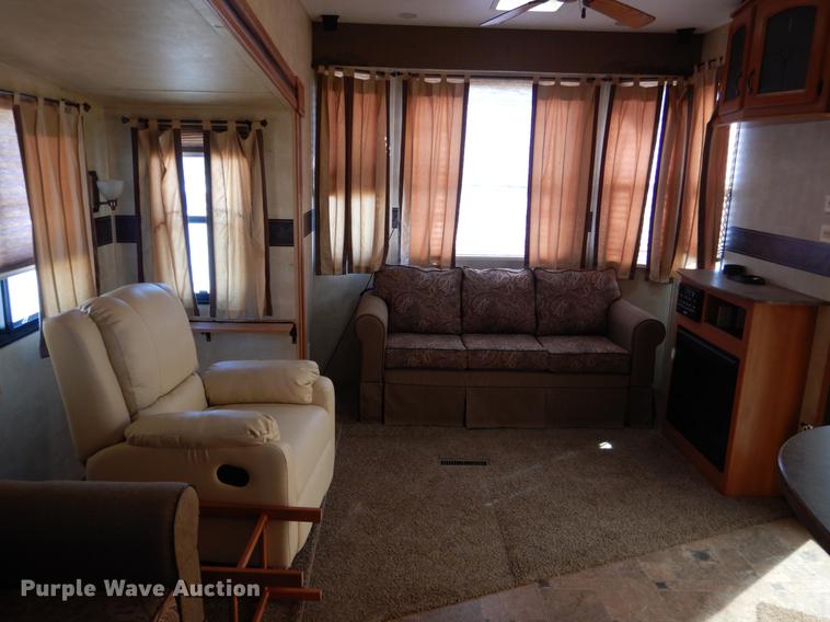 image for item DF2000 2011 Keystone Retreat camper