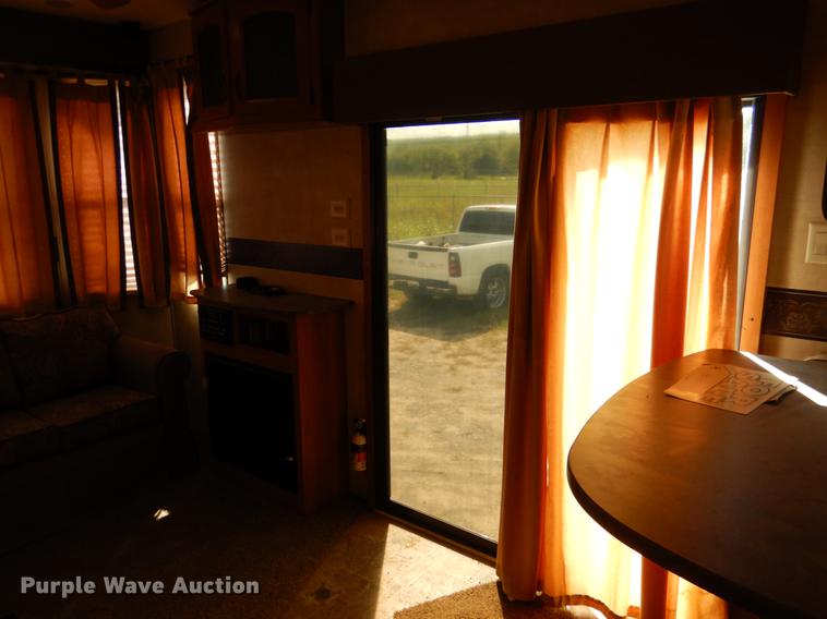 image for item DF2000 2011 Keystone Retreat camper