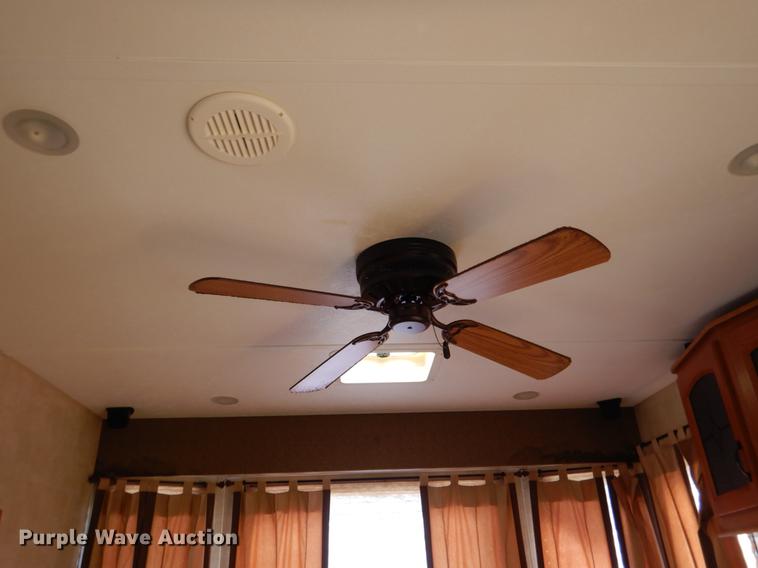 image for item DF2000 2011 Keystone Retreat camper