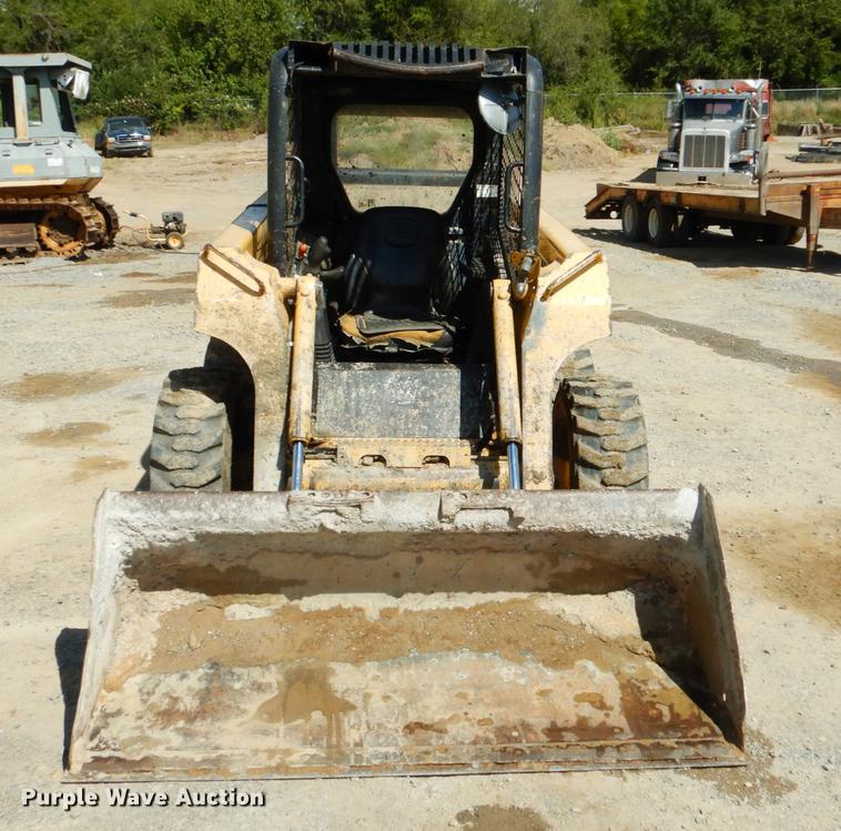image for item DF2007 2007 John Deere 317 skid steer