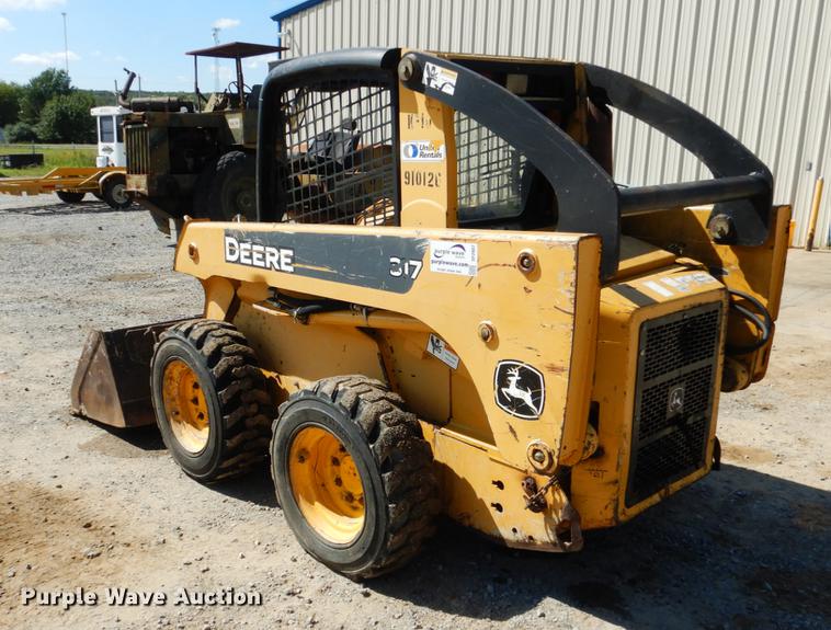 image for item DF2007 2007 John Deere 317 skid steer