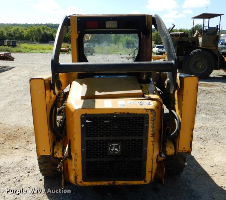image for item DF2007 2007 John Deere 317 skid steer