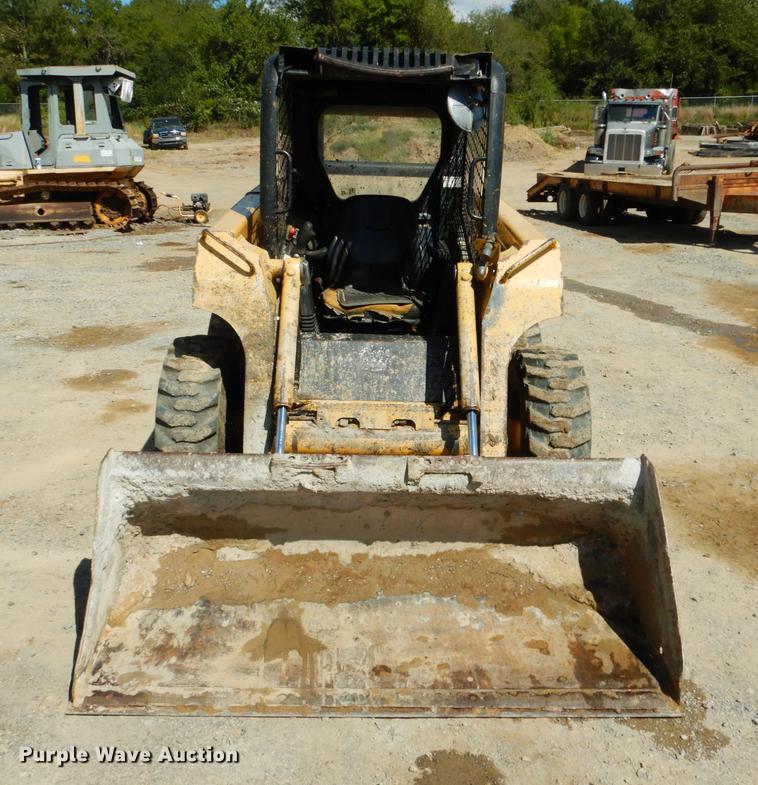 image for item DF2007 2007 John Deere 317 skid steer