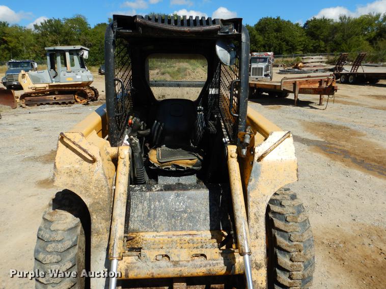 image for item DF2007 2007 John Deere 317 skid steer