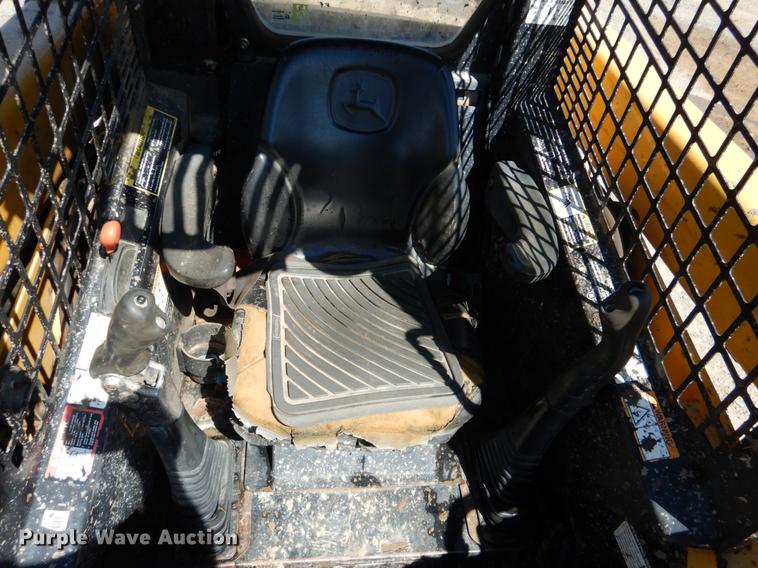 image for item DF2007 2007 John Deere 317 skid steer