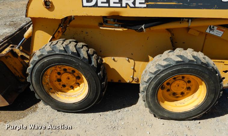 image for item DF2007 2007 John Deere 317 skid steer
