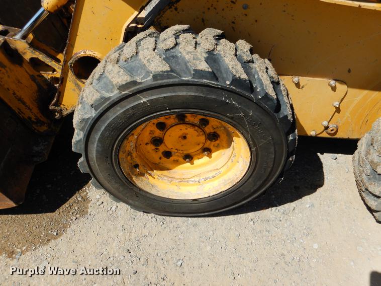 image for item DF2007 2007 John Deere 317 skid steer