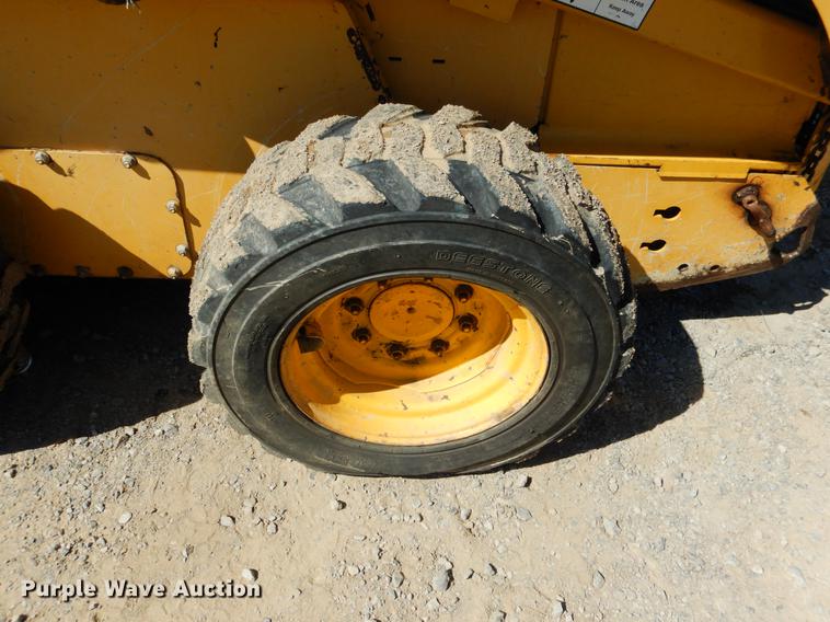 image for item DF2007 2007 John Deere 317 skid steer