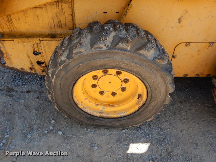 image for item DF2007 2007 John Deere 317 skid steer