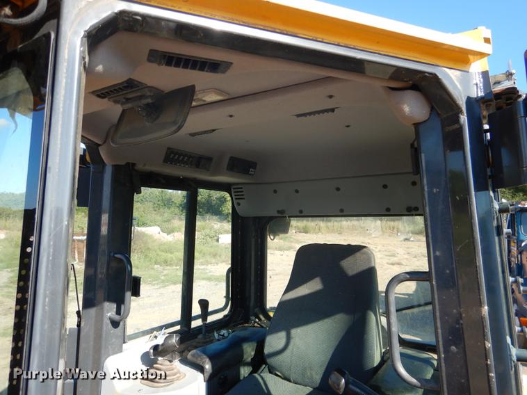 image for item DF2011 2011 Komatsu D39EX-22 dozer