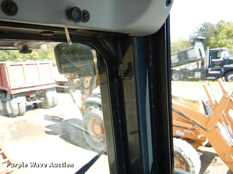 image for item DF2011 2011 Komatsu D39EX-22 dozer