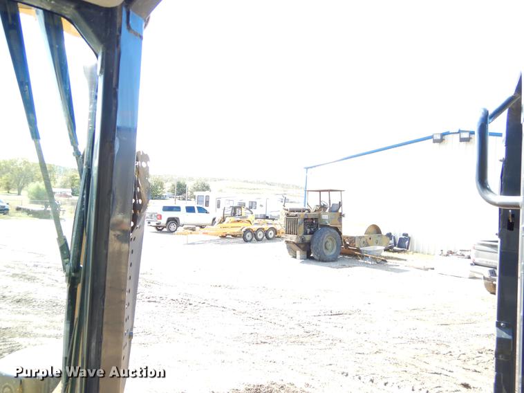 image for item DF2011 2011 Komatsu D39EX-22 dozer