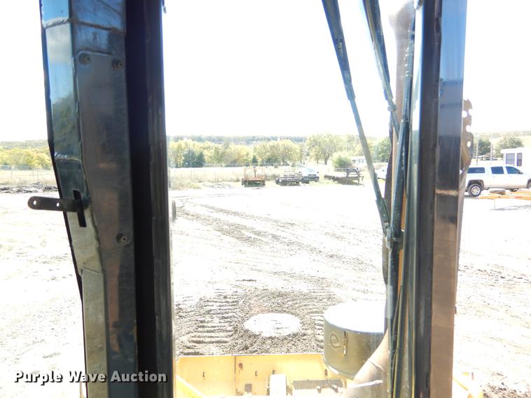 image for item DF2011 2011 Komatsu D39EX-22 dozer