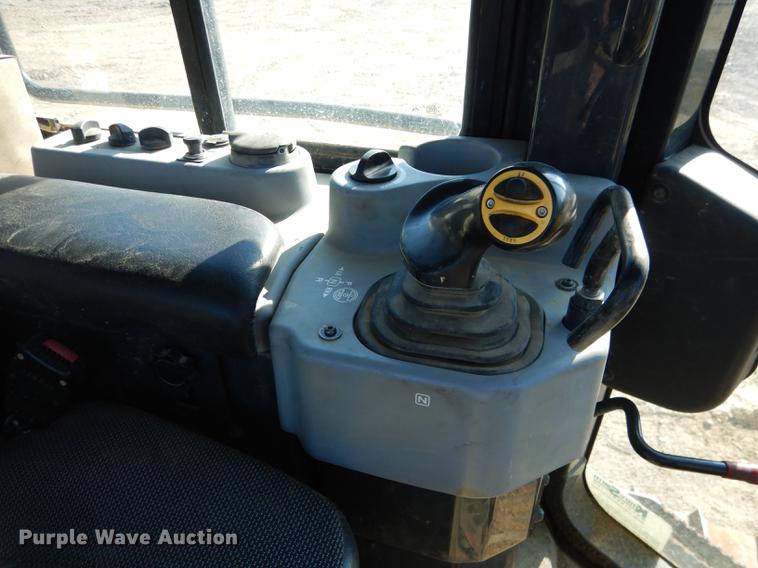 image for item DF2011 2011 Komatsu D39EX-22 dozer