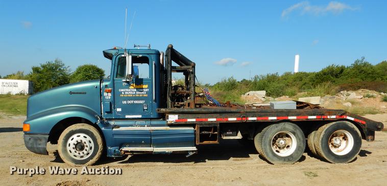 image for item DF2012 1995 International 9400 flatbed truck