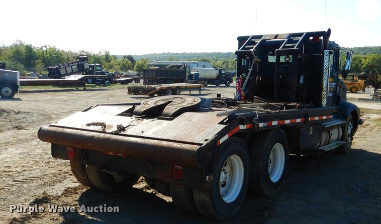 image for item DF2012 1995 International 9400 flatbed truck