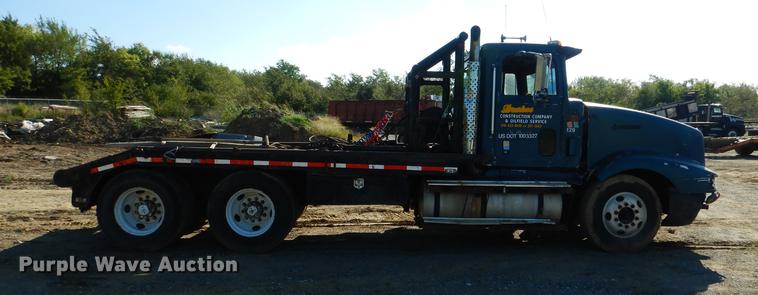 image for item DF2012 1995 International 9400 flatbed truck