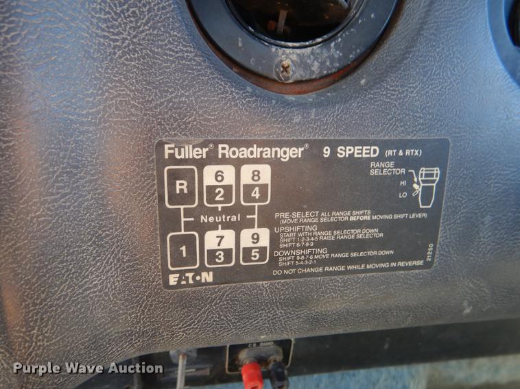 image for item DF2012 1995 International 9400 flatbed truck