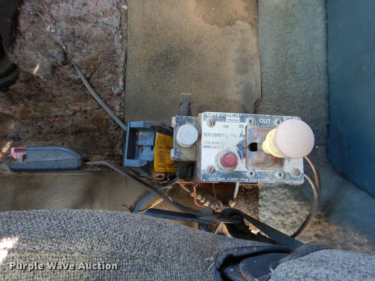 image for item DF2012 1995 International 9400 flatbed truck