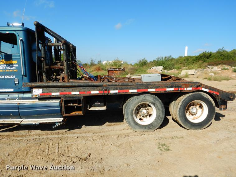 image for item DF2012 1995 International 9400 flatbed truck